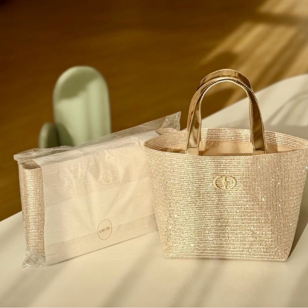 Dior bag Gold star Beauty Limited Holiday Gold Edition Bag Medium NWT 13x7.5x5 - Picture 3 of 12